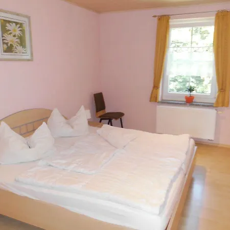 Apartment Ferienwohnung-schoenhaide Sayda
